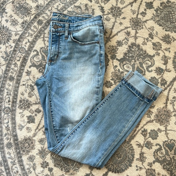 Universal Threads Distressed Skinny Jeans - Picture 1 of 6